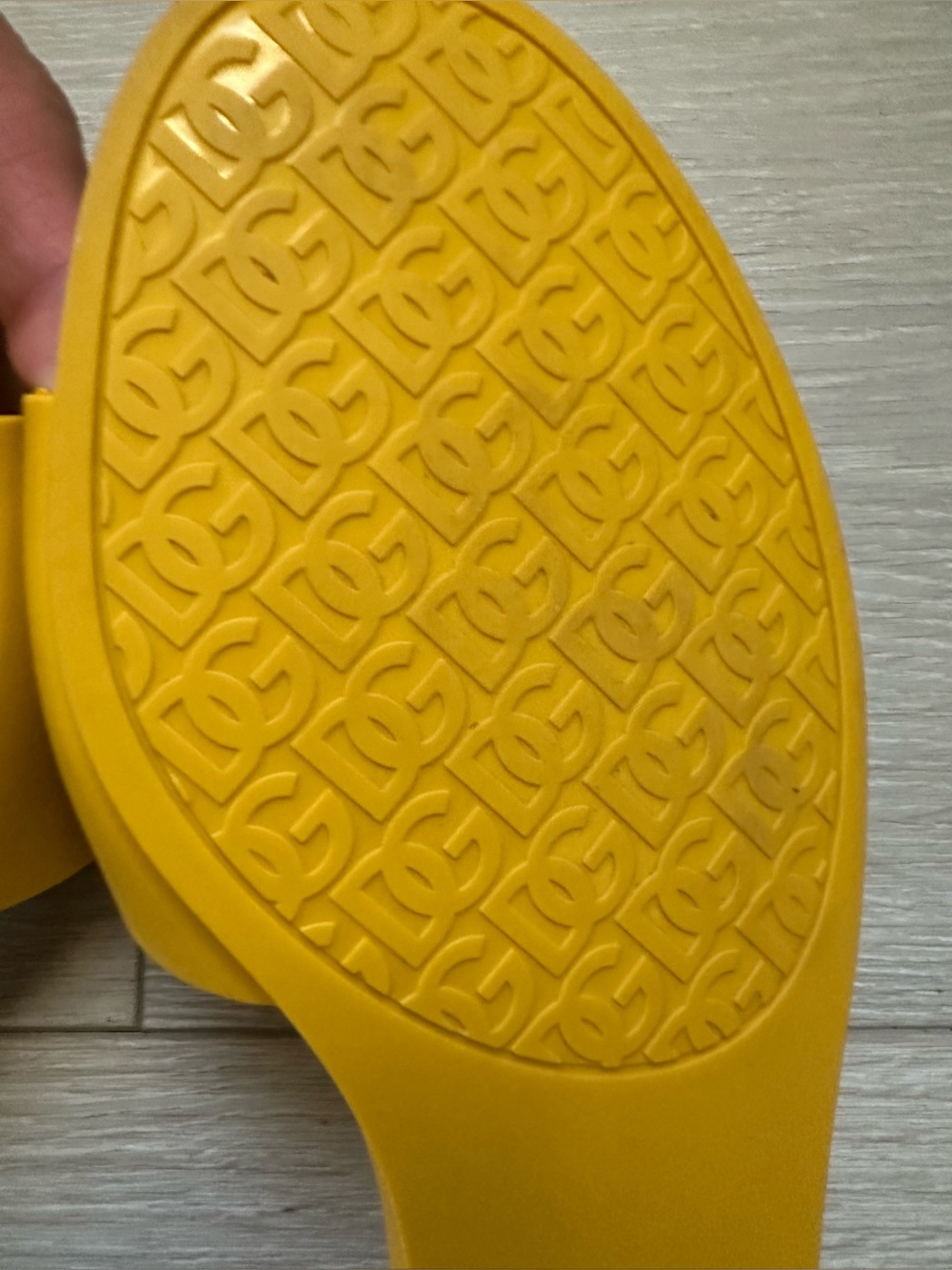 Dolce & Gabbana Cut-Out DG Rubber Sandals - Picture 12 of 15